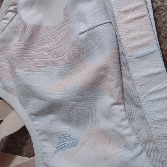 Fabletics XL Activewear Yoga Sports Bra EUC - Picture 5 of 5